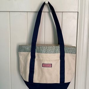 Vineyard Vines Off White Blue and Green Turtle Zipper Totebag